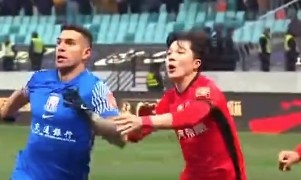  記者談海港后衛明天：從津門(mén)虎到海港環(huán)境變了，他需主動(dòng)去適應