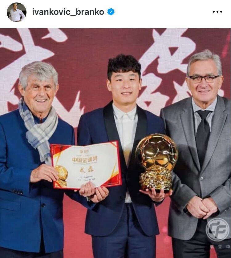  出席中國金球獎頒獎儀式，伊萬(wàn)曬與武磊、米盧同框照片
