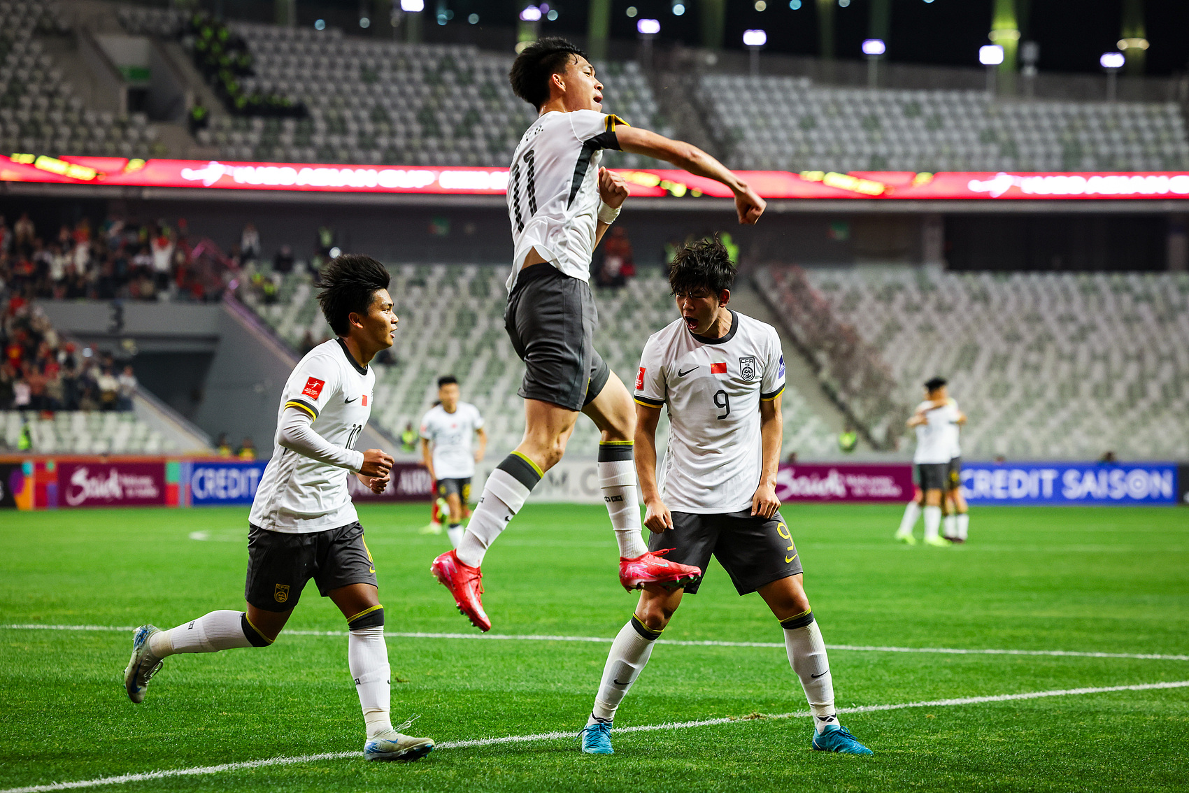  全面壓制！國青半場(chǎng)控球率高達7成，射門(mén)比9-3，造對方3張黃牌