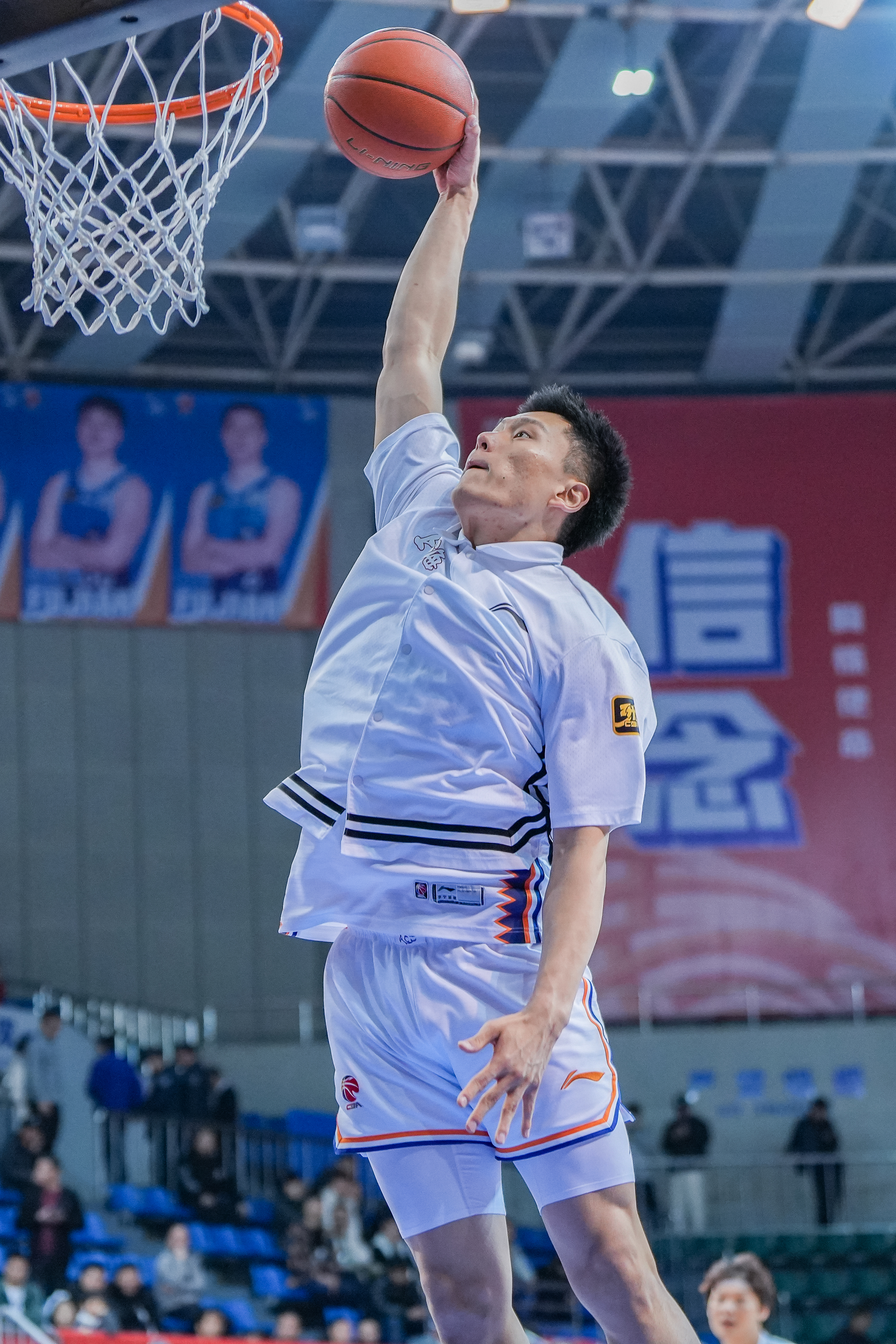 持續漲球！上海男籃“李花”組合—李弘權、李添榮