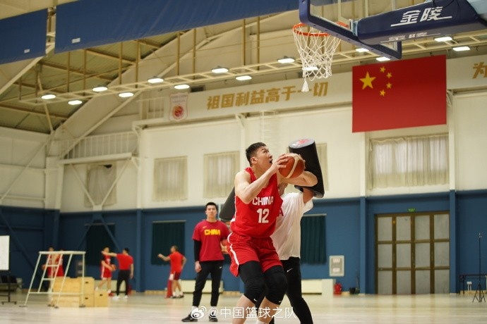  中國籃球之隊官博：大塊頭 大能量 祝李炎哲25歲生日快樂(lè )！