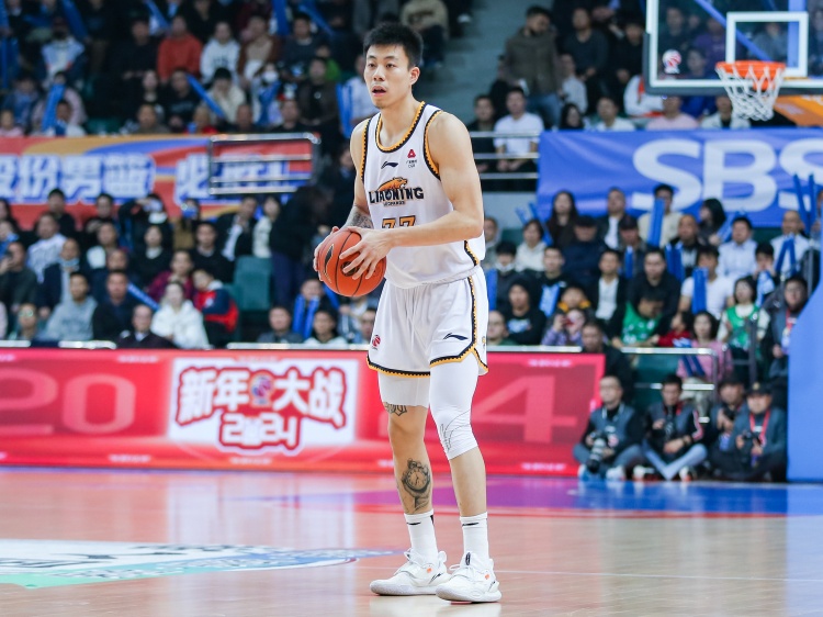 攻防俱佳！張鎮麟15中8拿到19分7板6助5斷2帽
