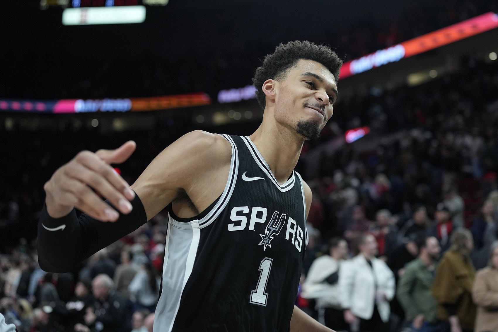  下一個(gè)NBA超級巨星？文班亞馬：身高 技術(shù)與人格魅力的完美結合
