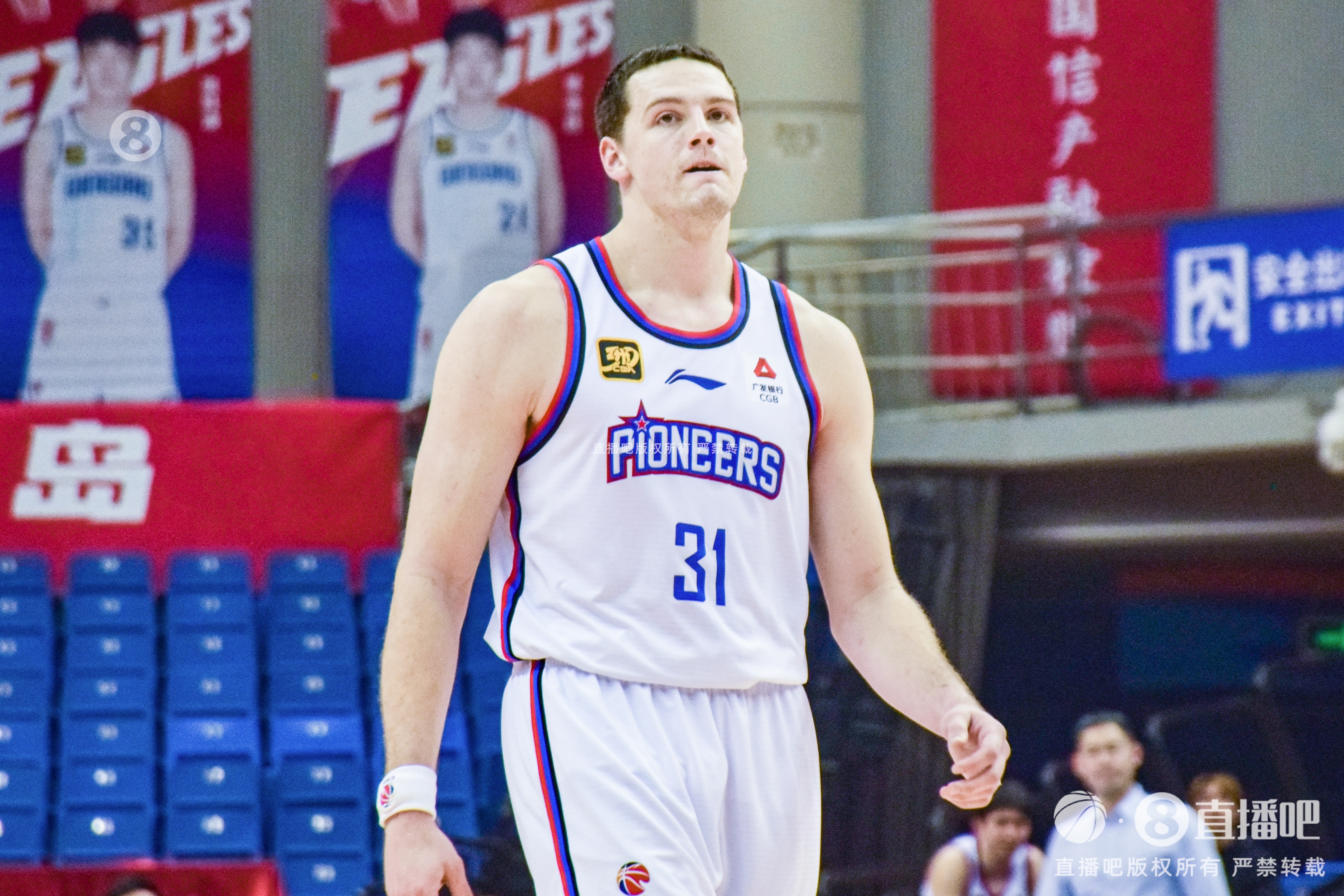  手感來(lái)遲了！大衛-詹姆斯19中7&三分10中4拿到18分15籃板
