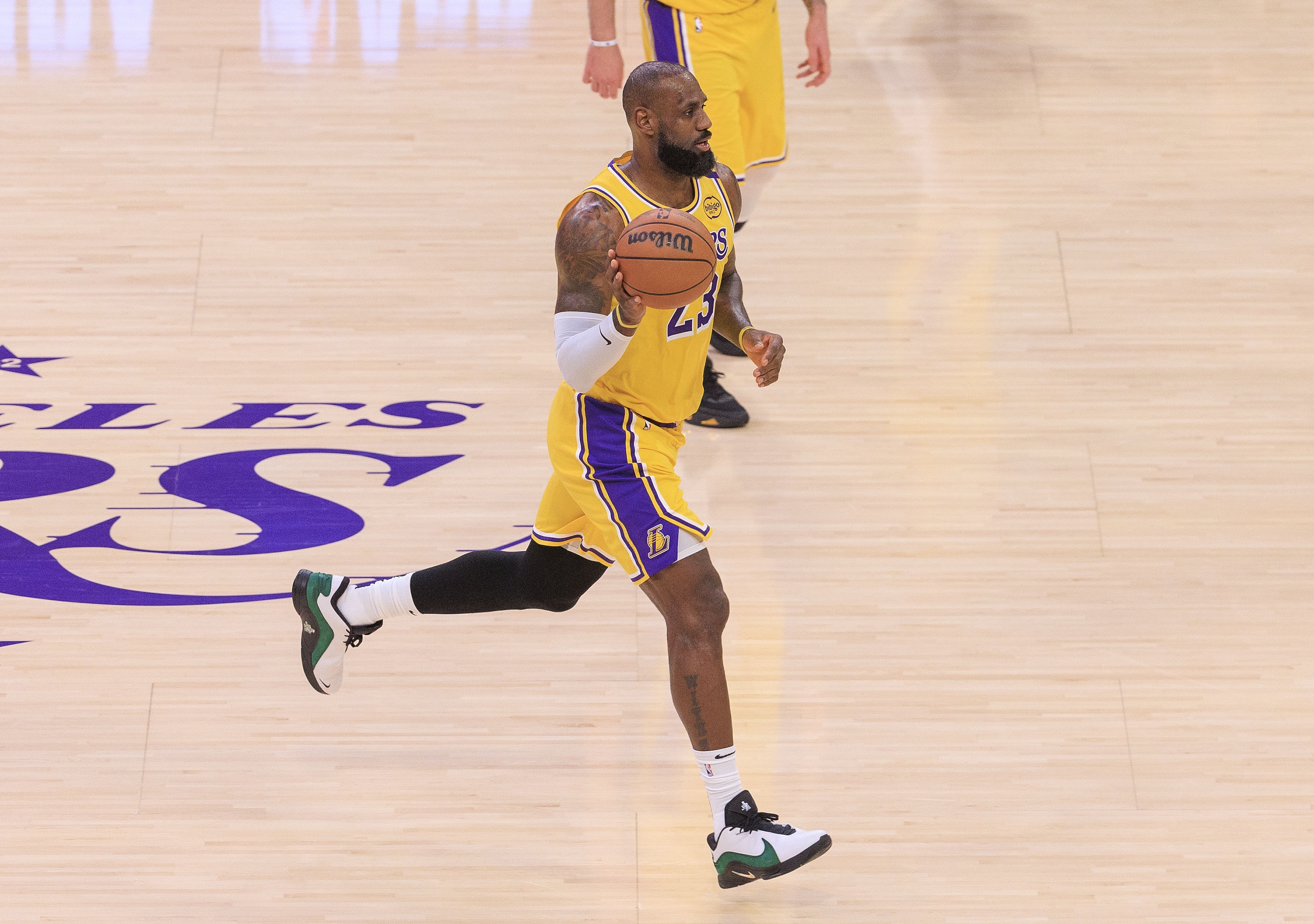  NBA官方：詹姆斯將于當地時(shí)間明天下午舉行賽前媒體見(jiàn)面會(huì )